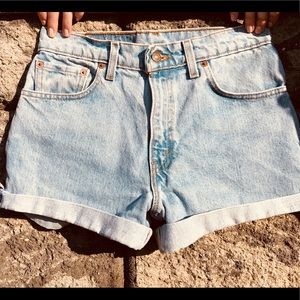 High-waisted Levi’s